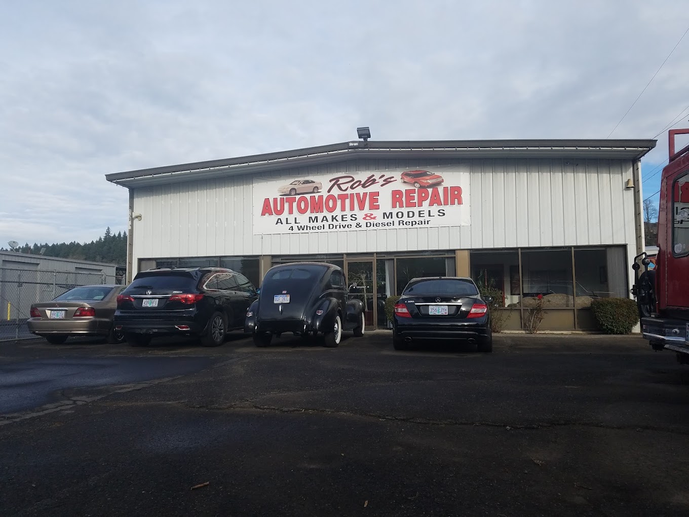 Rob's Automotive Repair Center shop exterior on SE Hwy 212 in Clackamas, Oregon — full-service auto repair for all makes & models, 4-wheel drive, and diesel