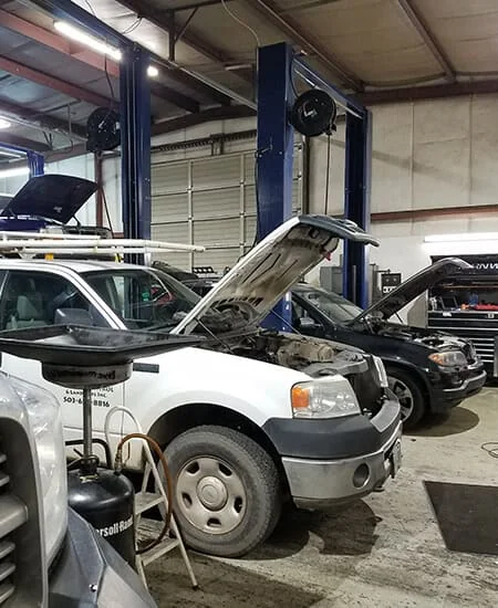 Rob's Automotive Repair shop on SE Hwy 212 in Clackamas, Oregon